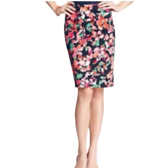 Ann Taylor Dresses & Skirts - Ann Taylor floral pencil straight above knees skirt sz10P 98% cotton back zipper